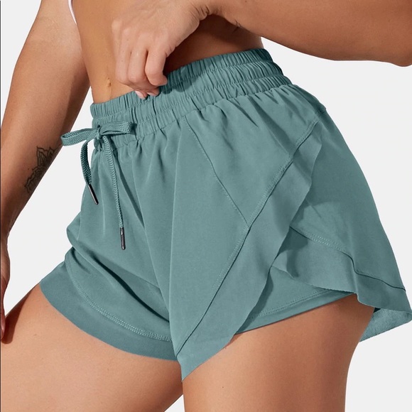 Athletic shorts with build in spandex - Picture 2 of 5